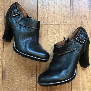Sofft black leather zip up booties size 8M